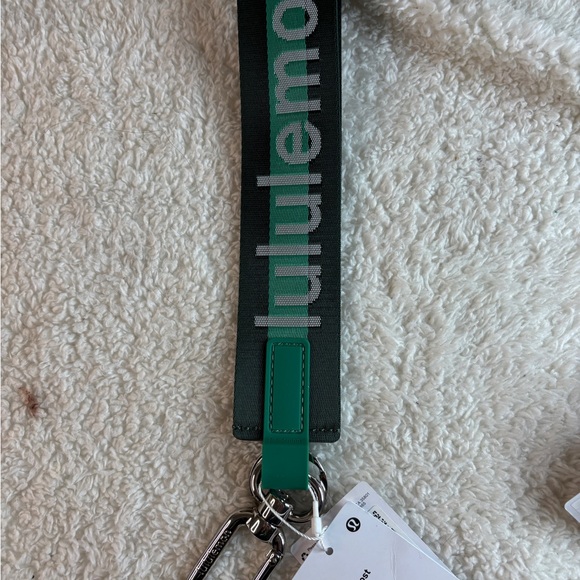 Sold Lululemon Never Lost Keychain Word Mark LGYG/CASG/WHT Green/Gray/Dark Green - Picture 1 of 4